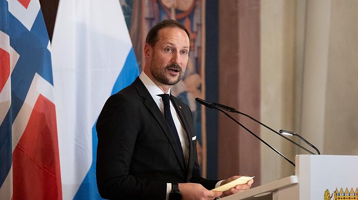 Kronprinz Haakon spricht in der Münchner Residenz beim Empfang der bayerischen Staatsregierung. Kronprinz Haakon spricht in der Münchner Residenz beim Empfang der bayerischen Staatsregierung.