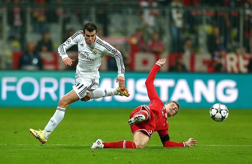TONI KROOS: NOTE 6 - 
Defensive Absicherung? Fehlanzeige. Zu langsam: mit Kopf und Beinen. An ihm war der Schockzustand der Bayern nach dem 0:2 am meisten zu merken. Traute sich fortan nichts mehr zu, ging körpersprachentechnisch förmlich ein.
