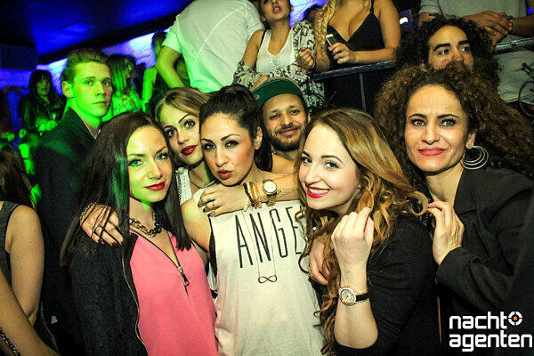 Die besten Partybilder vom Samstag. Hier aus dem Crown's Club.