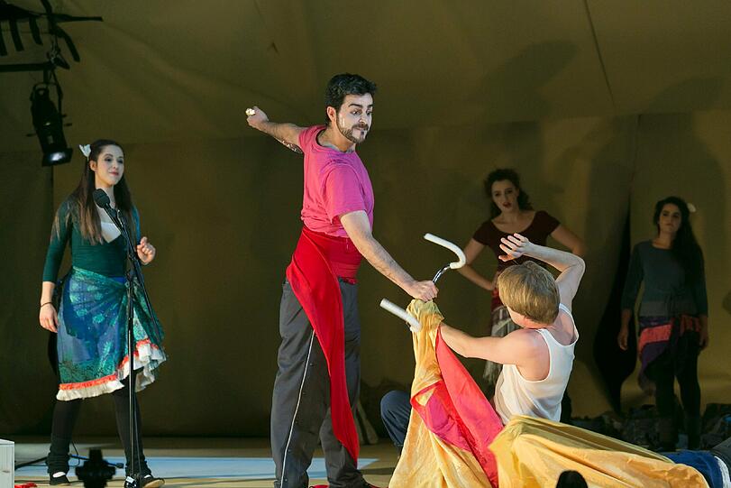 Keine &bdquo;Carmen&ldquo; ohne Stierkampf: Elías Benito Arranz als Escamillo in der Version der Theaterakademie von Bizets Oper.