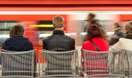 Das Bayerische Kabinett hat den Ausbau verschiedener S-Bahnhöfe beschlossen. Auch die Station an der St. Martin-Straße soll barrierefrei werden.