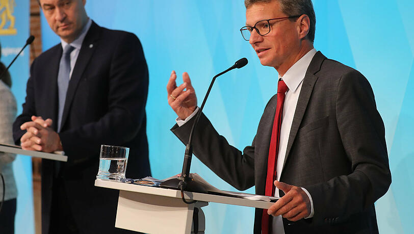 Bayerns Ministerpräsident Markus Söder (links) mit Wissenschafts- und Kunstminister Bernd Sibler. Bayerns Ministerpräsident Markus Söder (links) mit Wissenschafts- und Kunstminister Bernd Sibler.