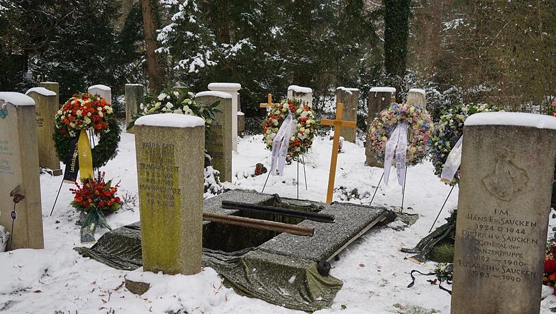 Das Grab Georg Maiers auf dem Sollner Waldfriedhof. Das Grab Georg Maiers auf dem Sollner Waldfriedhof.