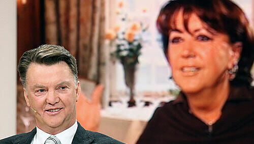 Louis van Gaal im Audi-Star-Talk. Im Hintergrund auf dem Bildschirm seine Frau Truus. Louis van Gaal im Audi-Star-Talk. Im Hintergrund auf dem Bildschirm seine Frau Truus.