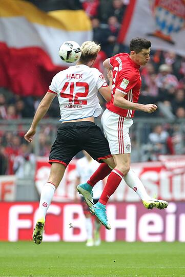 ROBERT LEWANDOWSKI Note 5: Im Hinspiel hatte Lewy noch doppelt getroffen, diesmal schien ihn seine noch immer nicht überwundene Schulterverletzung zu hemmen. Keine Torszenen, das Zusammenspiel mit den Kollegen klappte nicht. Schwach.