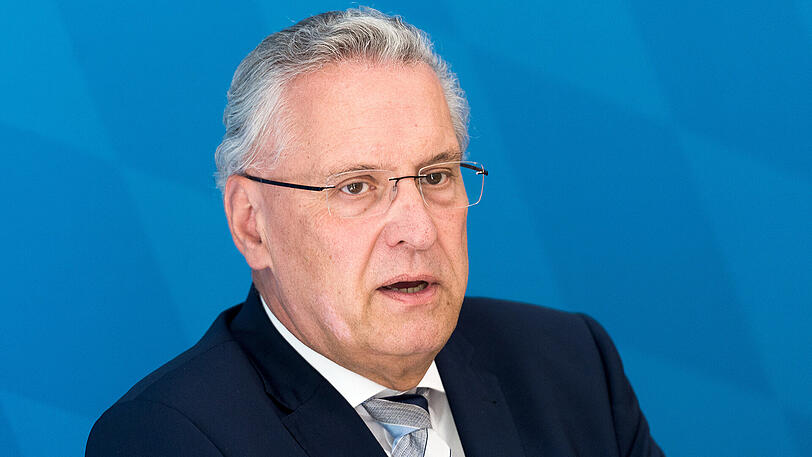JOACHIM HERRMANN (CSU/61): Bayerns Innenminister war der Spitzenkandidat der CSU für die Bundestagswahl. Ziel von CSU-Chef Horst Seehofer ist es, für Herrmann das Bundesinnenministerium zu &bdquo;erobern&ldquo;. Ob das gelingt, ist nach dem Wahlabend jedoch mehr als unklar. Da Herrmann nun trotz seines ersten Listenplatzes kein Bundestagsmandat erhält, dürfte es für ihn noch schwieriger werden. Bleibt er womöglich sogar in München?