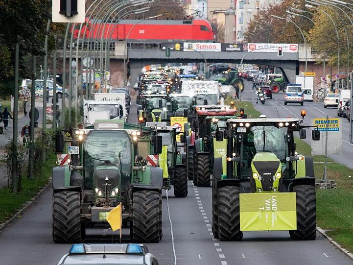 Brandenburger Bauern bei einer Protestaktion gegen das Agrarpaket der Bundesregierung in Berlin.