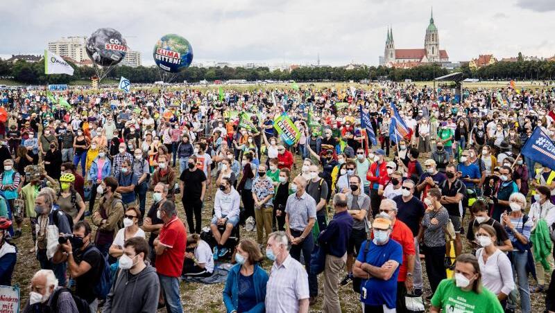Während der IAA Anfang September gab es zahlreiche Proteste: Hier Teilnehmer der Abschlusskundgebung auf der Theresienwiese. (Archivbild)