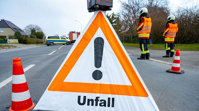 Die B304 war ab 20.45 Uhr für eine Stunde voll gesperrt. (Symbolbild)