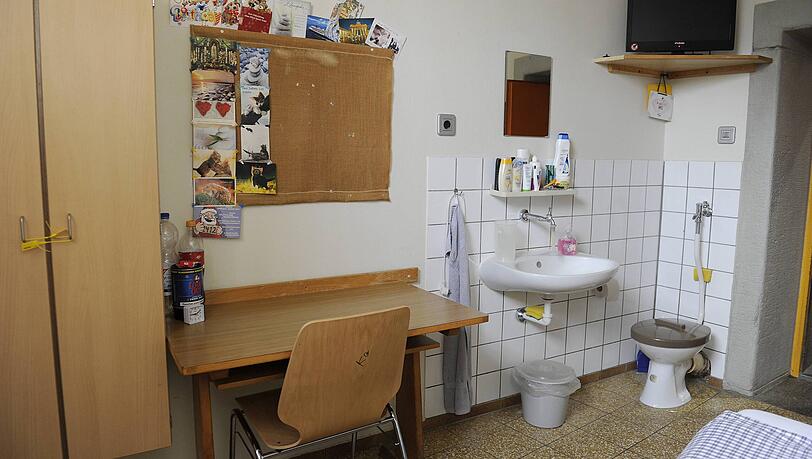 Der Blick in eine Gefängniszelle Der Blick in eine Gefängniszelle