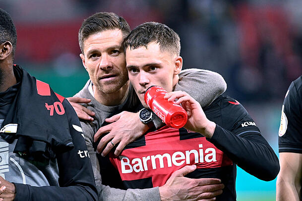 Anspannung? Endspielstimmung? Trotz der Vorzeichen wirkte Xabi Alonso (l.) vor der Partie gegen den FC Bayern gewohnt abgeklärt. Anspannung? Endspielstimmung? Trotz der Vorzeichen wirkte Xabi Alonso (l.) vor der Partie gegen den FC Bayern gewohnt abgeklärt.