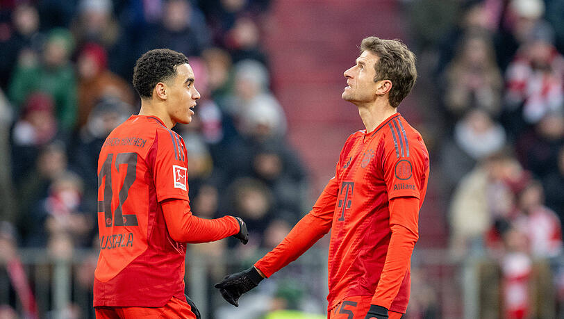 Jamal Musiala und Thomas M&uuml;ller spielten jahrelang zusammen beim FC Bayern.
