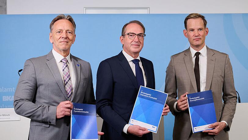 "Null Toleranz gegen&uuml;ber denen, die an der Sucht verdienen", fordert der Bundesdrogenbeauftragte, Hendrik Streeck (rechts)