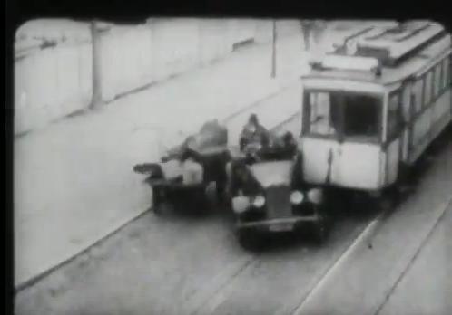 Ein filmreifer Unfall: Unten geht's zum Video.
