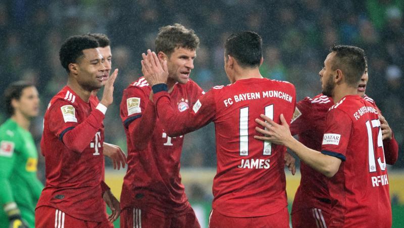 Die Bayern feiern das 2:0 von Thomas Müller.