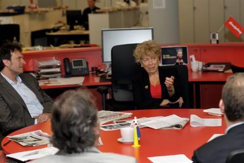 Gesine Schwan im Gespräch mit AZ-Chefredakteur Arno Makowsky (li.) und der AZ-Redaktion im Newsroom.