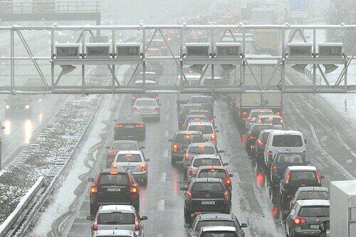 Schnee und hohes Verkehrsaufkommen zügeln die Heimkehrer