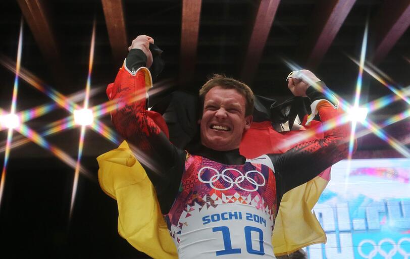 Felix Loch jubelt über Gold bei den Olympischen Spielen in Sotschi!