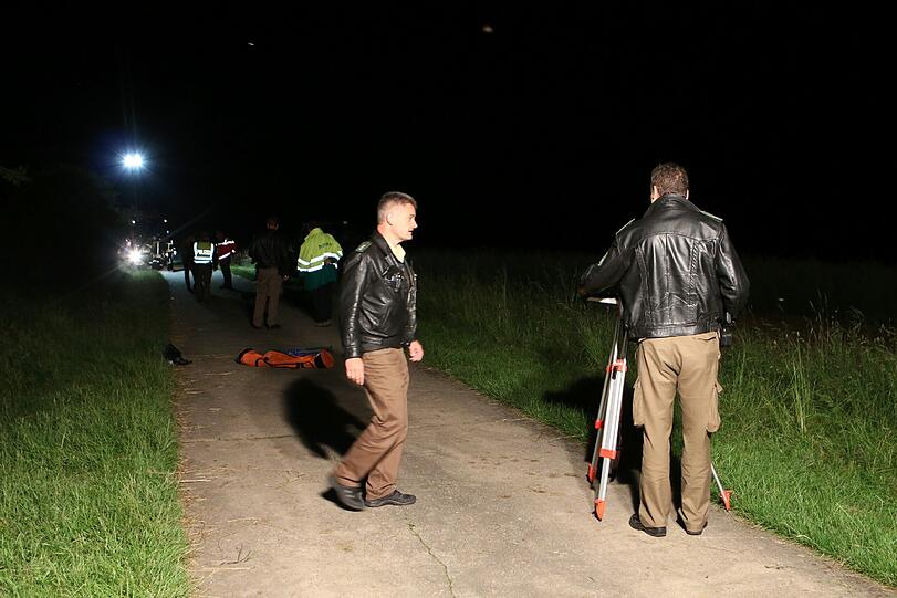 In Ansbach sind zwei Teenager von einem Geländewagen überfahren worden.