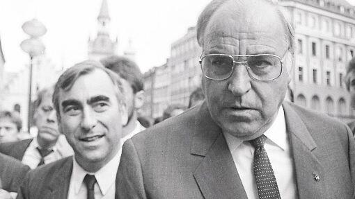 Gemeinsam auf Stimmenfang: Theo Waigel (l.) und Helmut Kohl 1989 auf dem Marienplatz bei einer Kundgebung zu den Europawahlen.