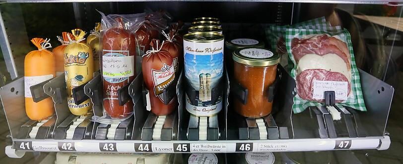 Im Automaten: Klassiker der Wursttheke.