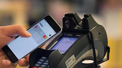 Zahlen Verbrauch in der Krise lieber mit Bargeld oder mit Karte?.