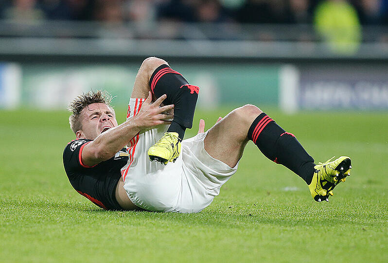 Nichts für schwache Nerven: Luke Shaw erlitt einen doppelten Schienbeinbruch - das Foul zum Durchklicken.