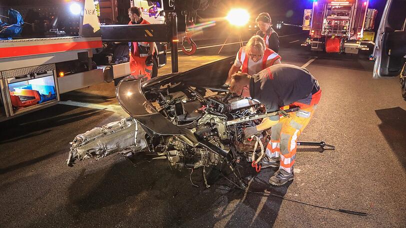 Ein 26-jähriger Fahrer starb bei einem Horrorcrash auf der A3 Richtung Aschaffenburg.