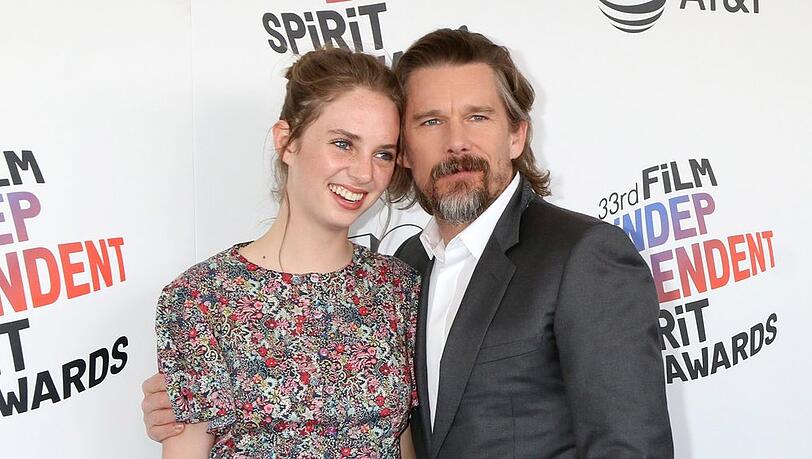 "Stranger Things"-Star Maya Hawke - hier mit Vater Ethan abgelichtet - entstammt einer Schauspieler-Familie.