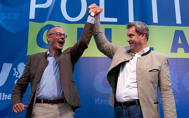 Kanzler Friedrich Merz (CDU, links) und CSU-Chef Markus Söder haben seit dem Regierungswechsel bei der Bundestagswahl im Frühjahr nur wenig Grund zu ausgelassenem Jubel. (Archivbild) Kanzler Friedrich Merz (CDU, links) und CSU-Chef Markus Söder haben seit dem Regierungswechsel bei der Bundestagswahl im Frühjahr nur wenig Grund zu ausgelassenem Jubel. (Archivbild)