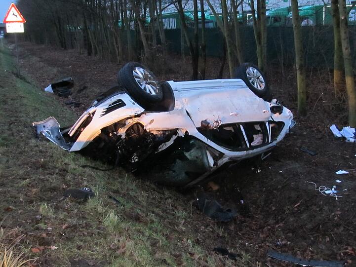 Junior Malanda stirbt bei einem Auto-Unfall: Die Bilder vom Unfallort.