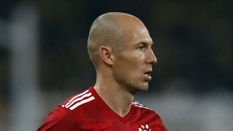 Arjen Robben NOTE 5:
Kam in der 71. Minute für Ribéry, ging jedoch auf seine rechte Seite.  
Gab sein Comeback nach drei Wochen (Muskelblockade). Wirkte noch nicht fit und spritzig genug, verlor in der Schlussphase einige Bälle, die dann gefährlich wurden.