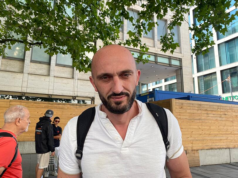Bardhi Hysenaj (36), MMA-Kämpfer.