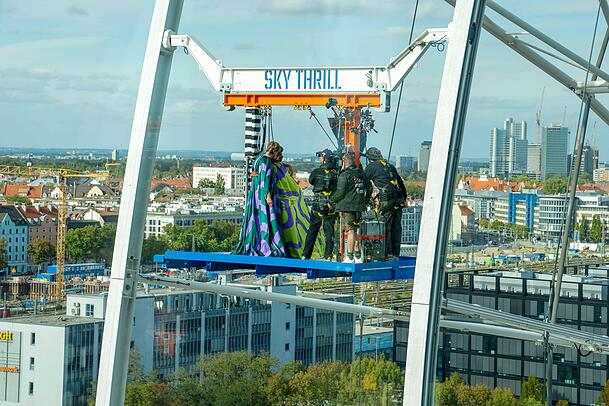 In luftiger Höhe: Zwei GNTM-Kandidaten beim spektakulären Shooting In luftiger Höhe: Zwei GNTM-Kandidaten beim spektakulären Shooting