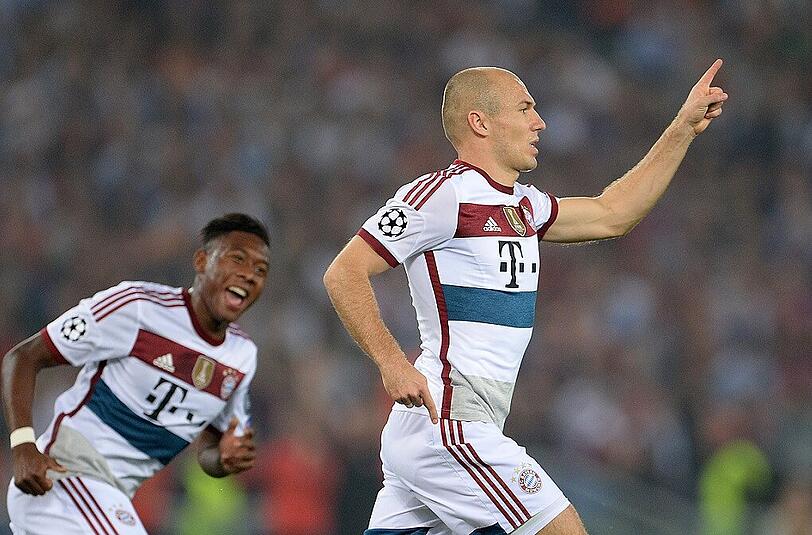 Nach oben geht's: Arjen Robben bejubelt die Rekord-Bayern.