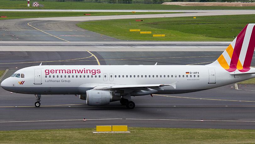 Eine junge Radio-Reporterin entkam dem Tod, weil sie einen Flug später buchte Eine junge Radio-Reporterin entkam dem Tod, weil sie einen Flug später buchte