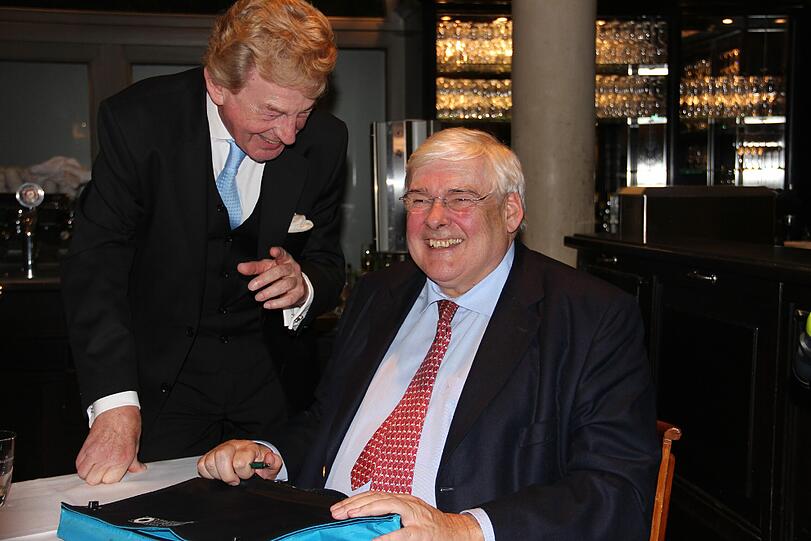 Richard Oetker vor seinem Vortrag im Seehaus, neben ihm Walter H. Bischof (Vorsitzender der Stiftung Weißer Ring).