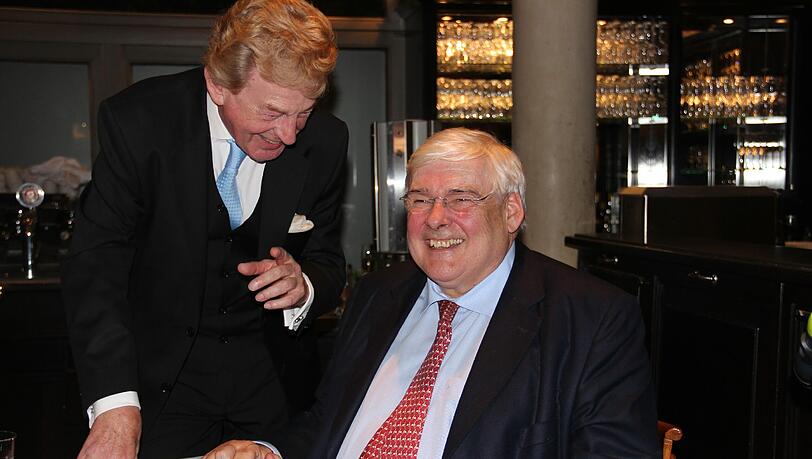 Richard Oetker vor seinem Vortrag im Seehaus, neben ihm Walter H. Bischof (Vorsitzender der Stiftung Weißer Ring). Richard Oetker vor seinem Vortrag im Seehaus, neben ihm Walter H. Bischof (Vorsitzender der Stiftung Weißer Ring).