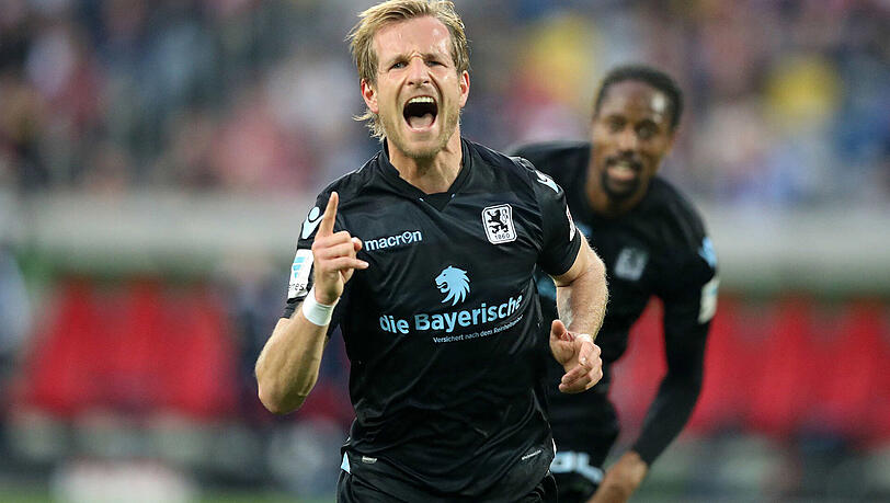 Der Münchner Torschütze zum 1:0 Stefan Aigner jubelt. Der Münchner Torschütze zum 1:0 Stefan Aigner jubelt.