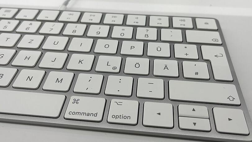 Control, Command, Umschalttaste - wer mit den Tastaturkürzeln seines Macs vertraut ist, verbringt weniger Zeit mit umständlichem Navigieren. Control, Command, Umschalttaste - wer mit den Tastaturkürzeln seines Macs vertraut ist, verbringt weniger Zeit mit umständlichem Navigieren.