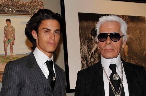 Lagerfeld zusammen mit Baptiste Giaocobini, den er entdeckt hat und verehrt.
