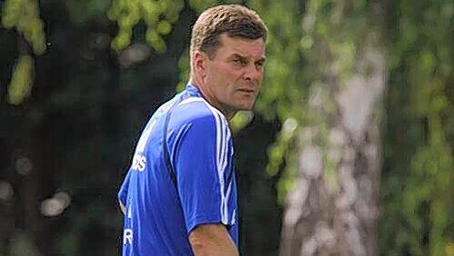 „Wir brauchen keinen Ersatz für Diekmeier“: Club-Trainer Dieter Hecking vertraut für den Fall des Falles dem vorhandenen Personal. „Wir brauchen keinen Ersatz für Diekmeier“: Club-Trainer Dieter Hecking vertraut für den Fall des Falles dem vorhandenen Personal.