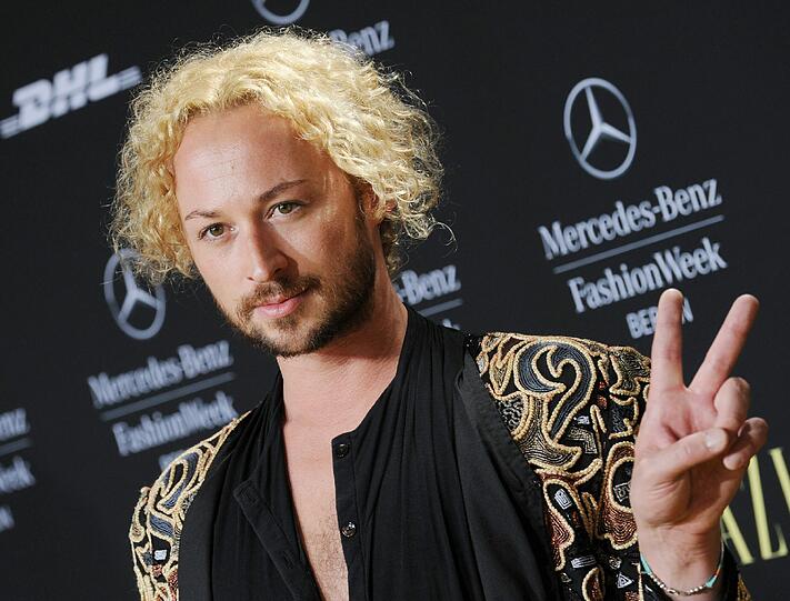 Der deutsche Designer Marcel Ostertag kommt am Dienstag in Berlin zur Preview Show by Grazia in das Zelt an der Siegessäule im Rahmen der Mercedes-Benz Fashion Week.