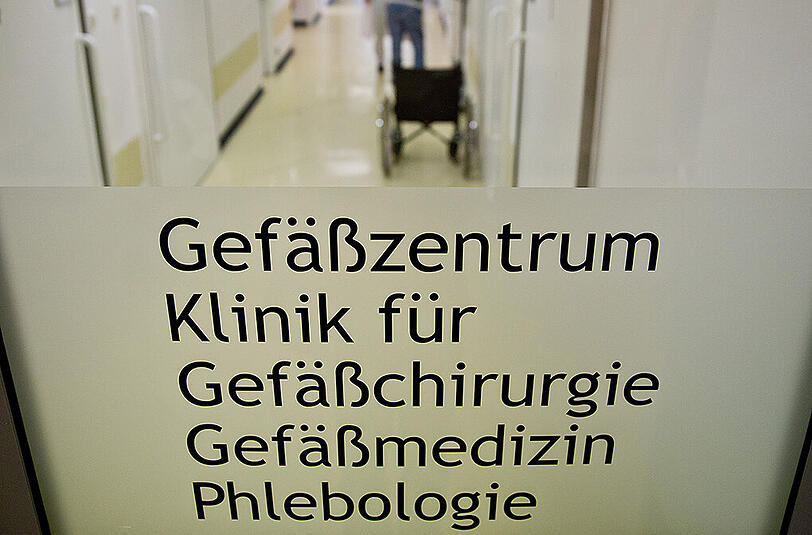 Der Chefarzt der Klinik für Gefäßchirurgie in Bamberg soll Frauen betäubt und sexuell missbraucht haben.