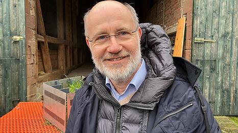 Der TV-Moderator Lesch steht auf dem Gel&auml;nde der Mitmach-Forschungsst&auml;tte Biologikum Mittelhessen in Homberg (Ohm). (zu dpa: &laquo;Lesch: Bayern tut zu wenig f&uuml;r eigene Klimaziele&raquo;) +++ dpa-Bildfunk +++