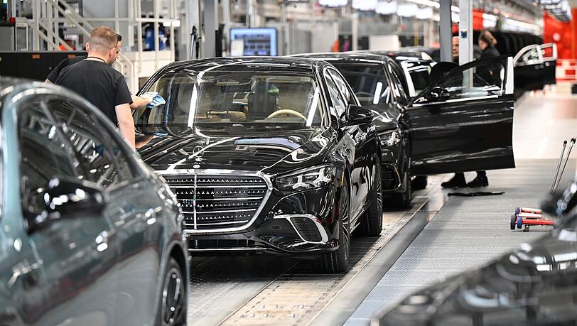 IG Metall ruft zu Protest bei Sparkurs bei Mercedes-Benz auf. (Archivbild) IG Metall ruft zu Protest bei Sparkurs bei Mercedes-Benz auf. (Archivbild)