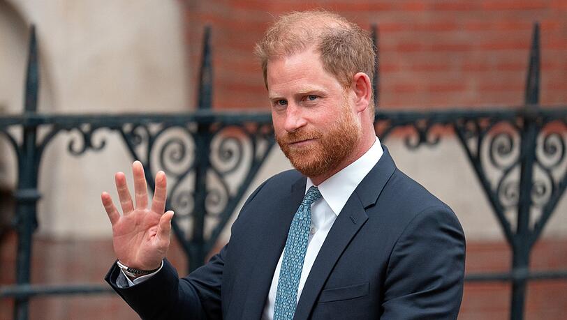 Nach dem Bruch mit seiner Familie verlor Prinz Harry unter anderem seinen Anspruch auf Polizeischutz. Er zog vor Gericht, verlor das Verfahren jedoch. Nach dem Bruch mit seiner Familie verlor Prinz Harry unter anderem seinen Anspruch auf Polizeischutz. Er zog vor Gericht, verlor das Verfahren jedoch.