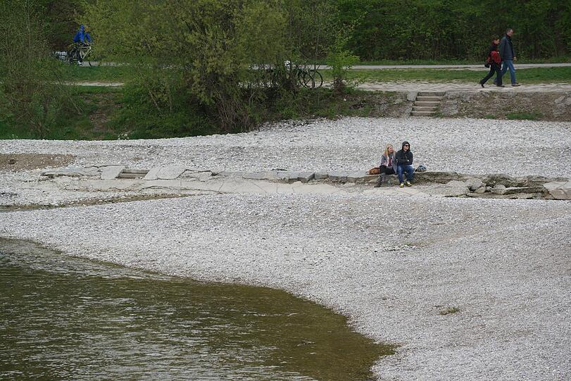 Ostern 2014 in München: AZ-Fotograf Daniel von Loeper hat am Wochenende die Biergärten, die Isar, den Tierpark und den Englischen Garten besucht und tolle Fotos gemacht. So schön war das Osterwochenende...