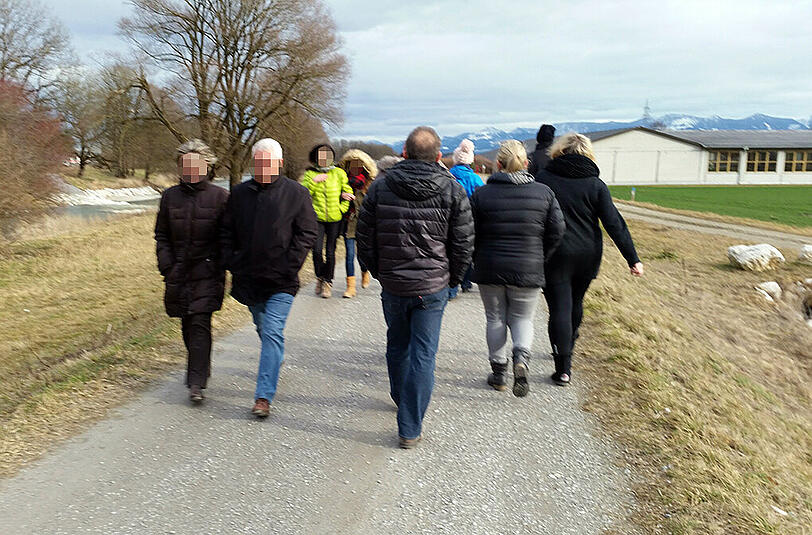 Mehr als 100 "Unfalltouristen" besuchten die Unglücksstelle am Mittwochnachmittag.