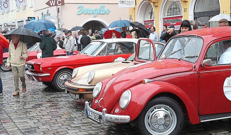 Autos über Autos gab's am Sonntag in der Stadt zu sehen.